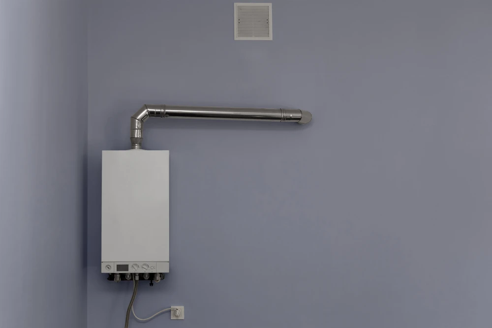 Intérieur résidentiel avec mur gris clair